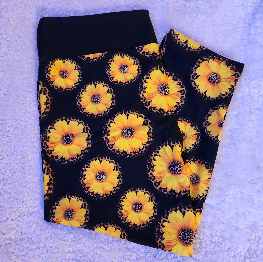 TC2 Leopard Sunflower Capris